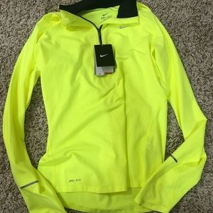 ✨NWT✨ Nike dri-fit active wear long sleeve shirt